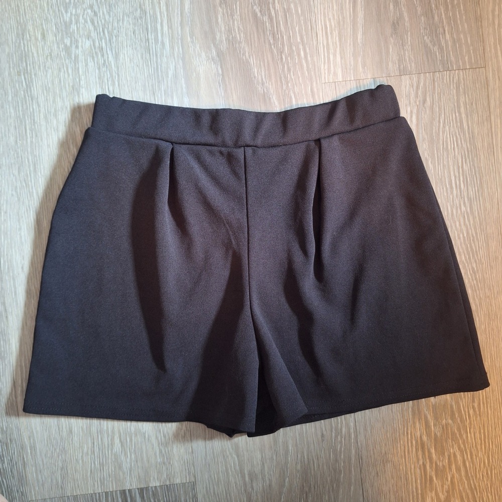 Boohoo Black Pleated High Waisted Shorts Size US 4